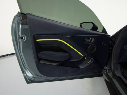 Used 2020 Aston Martin V8 Vantage AMR RWD image 10