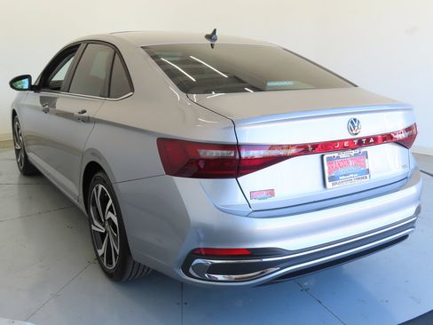 Used 2026 Volkswagen Jetta SEL FWD image 6