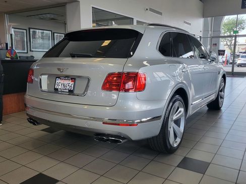 Used 2020 Bentley Bentayga image 4