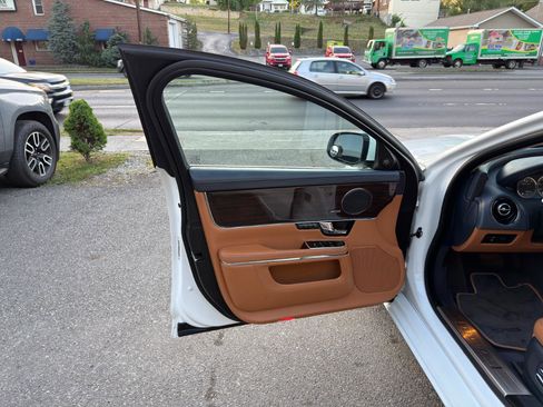 Used 2013 Jaguar XJ L Portfolio AWD/4WD image 10