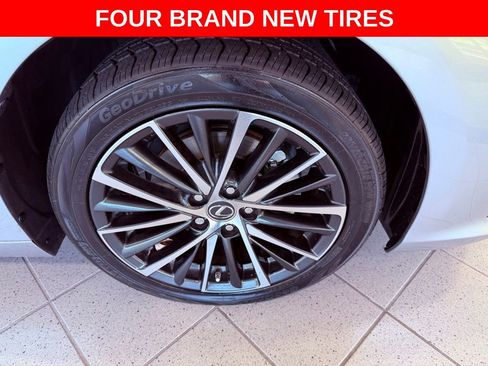 Certified 2024 Lexus ES 350 w/ Premium Package image 5