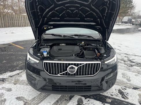 Used 2025 Volvo XC40 B5 Core image 28