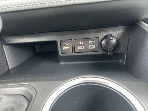 Used 2023 Toyota Highlander LE image 11