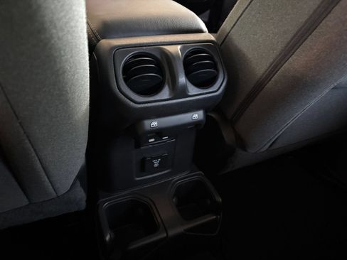 Used 2025 Jeep Wrangler Unlimited Sahara AWD/4WD image 22