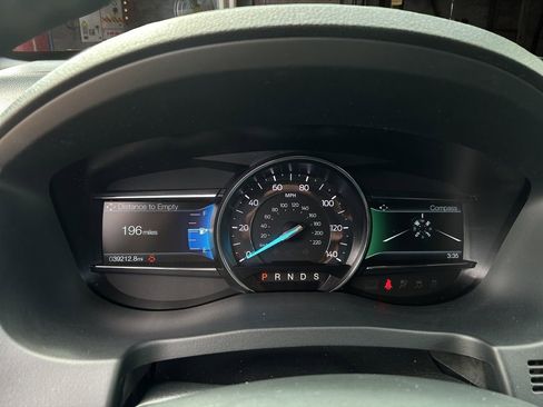 Used 2018 Ford Explorer XLT w/ Equipment Group 202A AWD/4WD image 21