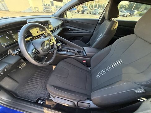 Used 2025 Hyundai Elantra Sport FWD image 16