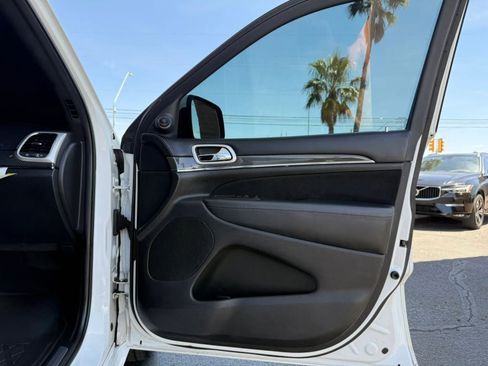 Used 2019 Jeep Grand Cherokee SRT image 33