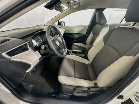 Used 2025 Toyota Corolla LE FWD image 13