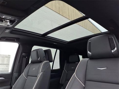 New 2026 Cadillac Escalade Luxury image 9