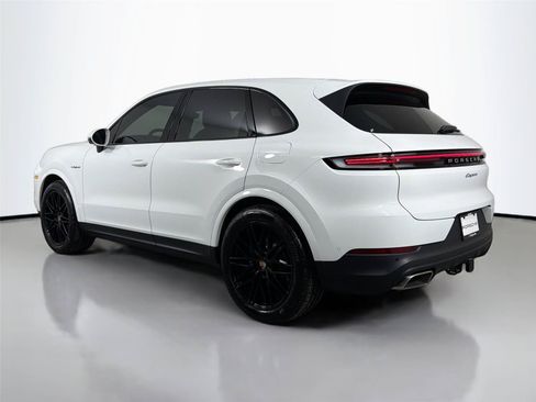 Used 2025 Porsche Cayenne E-Hybrid AWD/4WD image 3