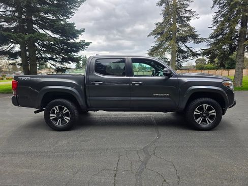 Used 2017 Toyota Tacoma SR5 image 6