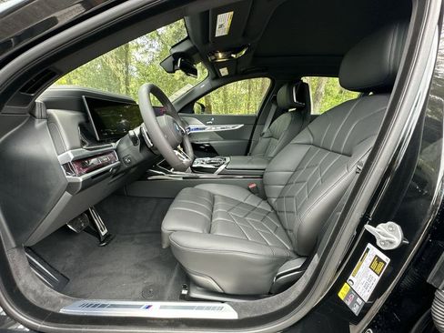 New 2025 BMW i7 xDrive60 image 15