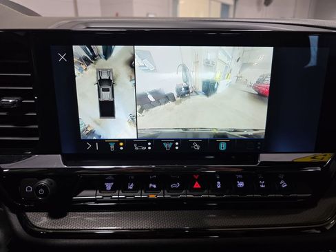 Used 2025 Chevrolet Silverado 2500 ZR2 w/ Technology Package image 22