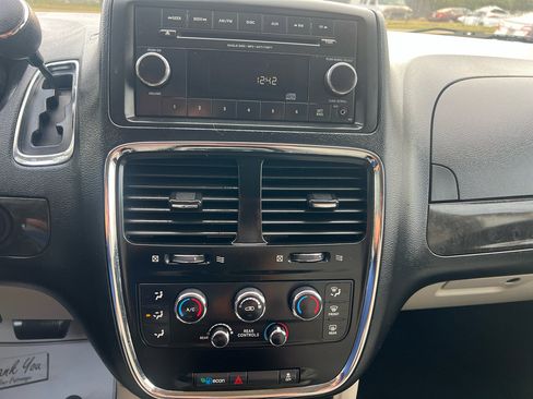Used 2013 Dodge Grand Caravan SE image 23