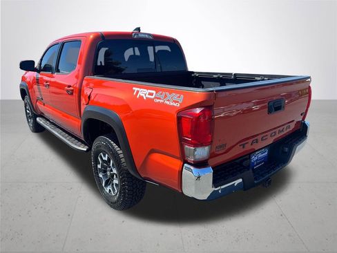 Used 2017 Toyota Tacoma TRD Off-Road w/ Tow Package (A/T) AWD/4WD image 9