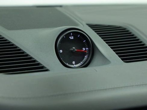 Used 2022 Porsche Cayenne Platinum Edition image 12