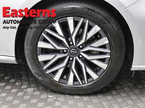 Used 2024 Nissan Altima 2.5 SV FWD image 31