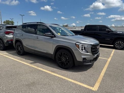 Used 2023 GMC Terrain SLT w/ Tech Package AWD/4WD image 7