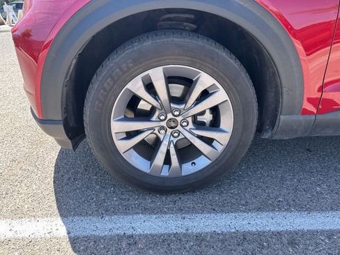 Used 2022 Ford Explorer XLT w/ Equipment Group 202A RWD image 2