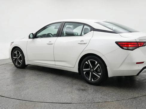 Used 2025 Nissan Sentra SV image 6