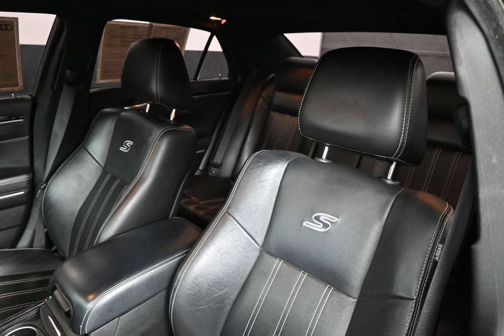Used 2023 Chrysler 300 S RWD image 9