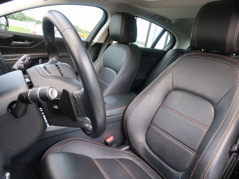 Used 2018 Jaguar XE Prestige image 15