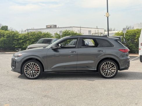 Used 2025 Audi SQ5 Prestige AWD/4WD image 2