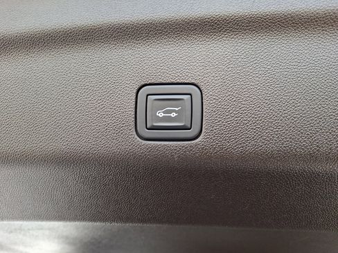 Certified 2023 Chevrolet Suburban Z71 w/ Z71 Off-Road Package image 32