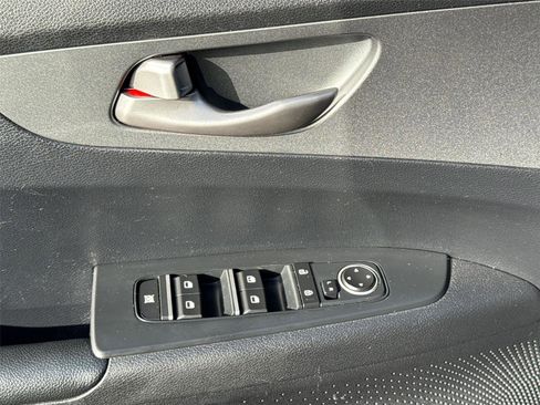 Used 2020 Kia Forte LXS FWD image 28