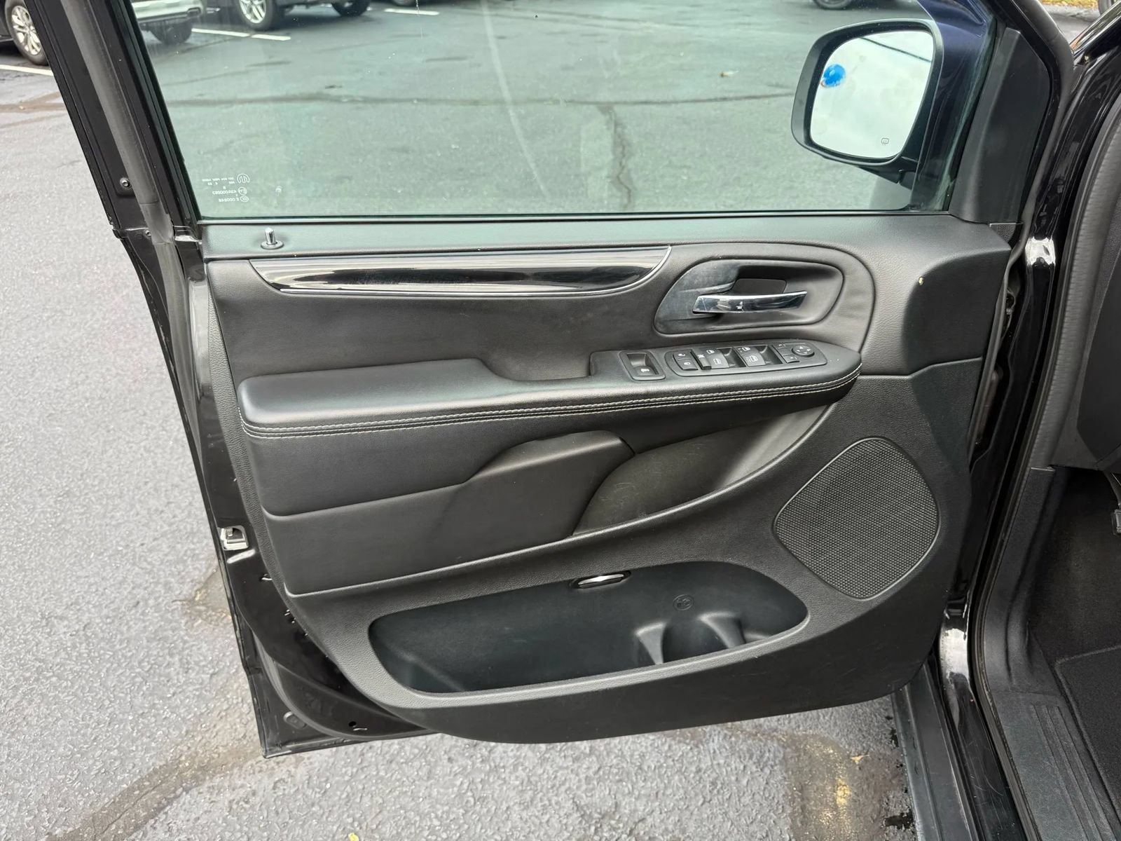 Used 2014 Dodge Grand Caravan SXT FWD image 11