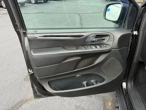 Used 2014 Dodge Grand Caravan SXT FWD image 11