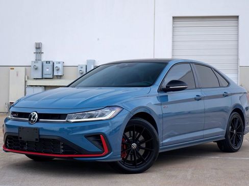 Used 2025 Volkswagen Jetta GLI Autobahn FWD image 2