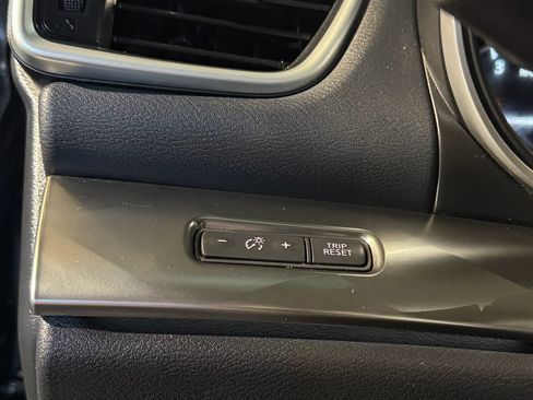 Used 2017 Nissan Maxima SR FWD image 16