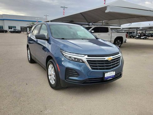 Used 2024 Chevrolet Equinox LS w/ LS Convenience Package FWD image 2
