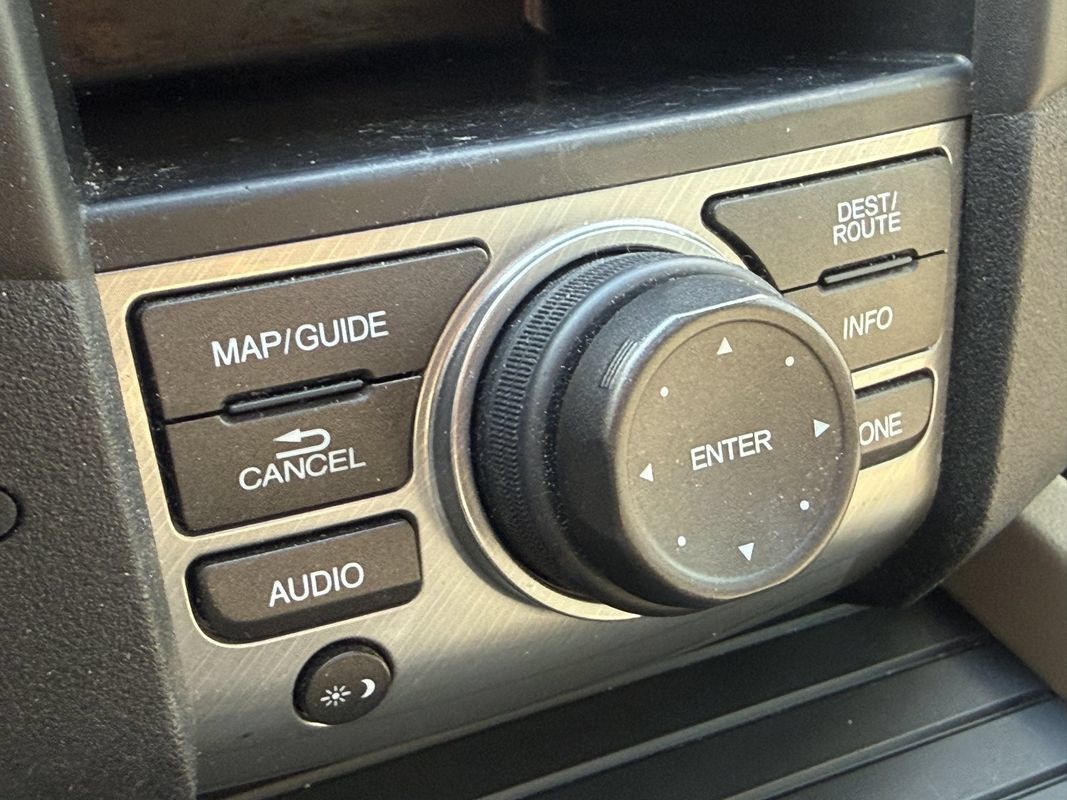 Used 2015 Honda Pilot Touring image 14