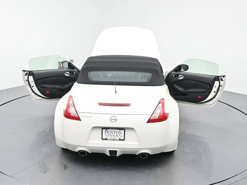 Used 2010 Nissan 370Z Touring RWD image 22