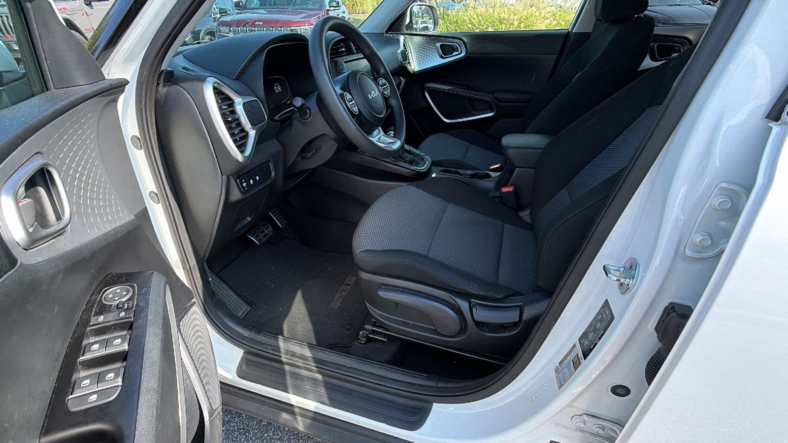 Used 2023 Kia Soul LX w/ LX Technology Package FWD image 16