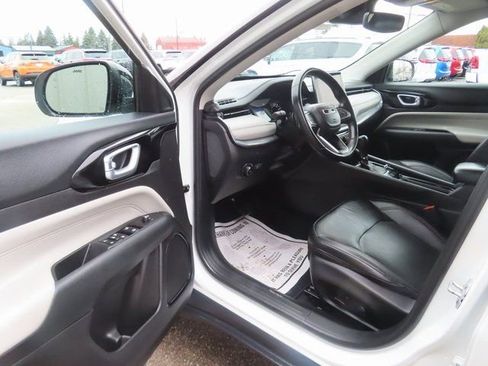 Used 2022 Jeep Compass Limited image 18