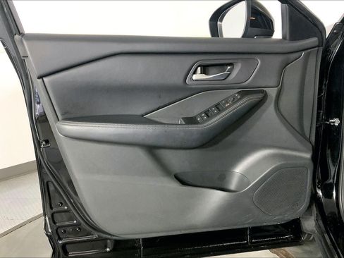 Used 2025 Nissan Rogue SV AWD/4WD image 24