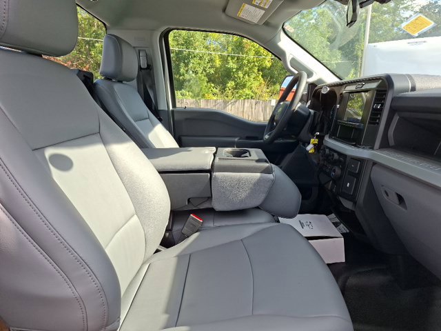 New 2026 Ford F550 4x4 Regular Cab Super Duty w/ XL Chrome Package image 25