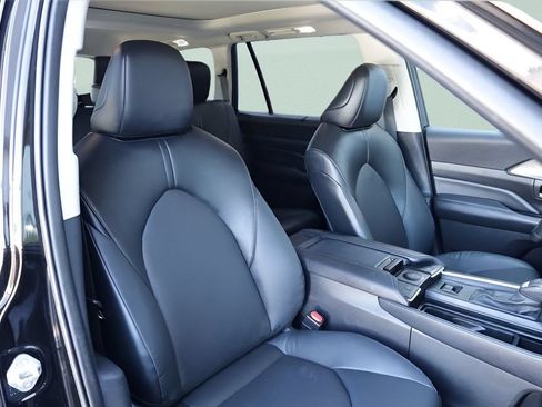 Certified 2024 Toyota Grand Highlander FWD image 25