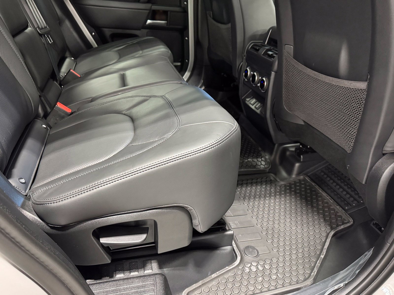 New 2026 Land Rover Defender 110 X-Dynamic SE AWD/4WD image 47