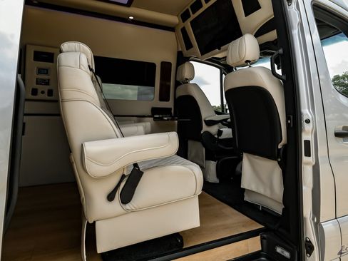 Used 2023 Mercedes-Benz Sprinter 3500 image 68