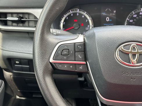 Used 2022 Toyota Highlander L image 17