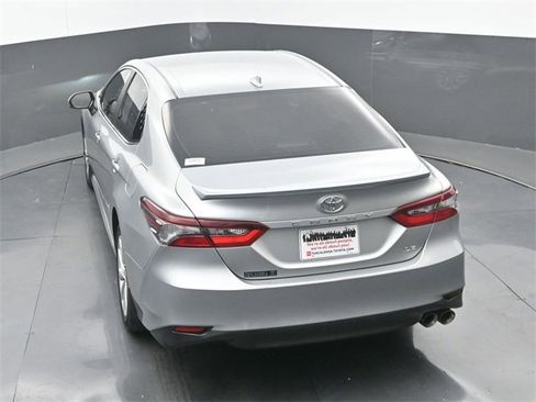 Used 2021 Toyota Camry LE image 32