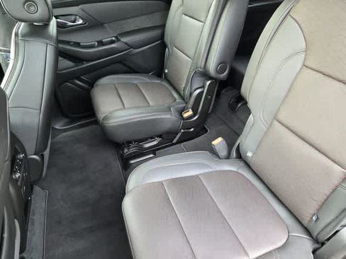 Used 2023 Chevrolet Traverse High Country FWD image 13