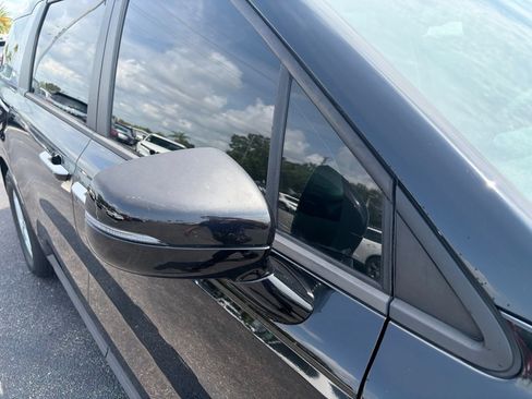 Used 2022 Kia Carnival LX FWD image 14