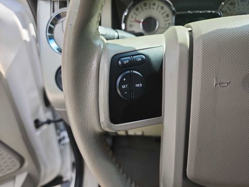 Used 2013 Ford Expedition Limited image 19