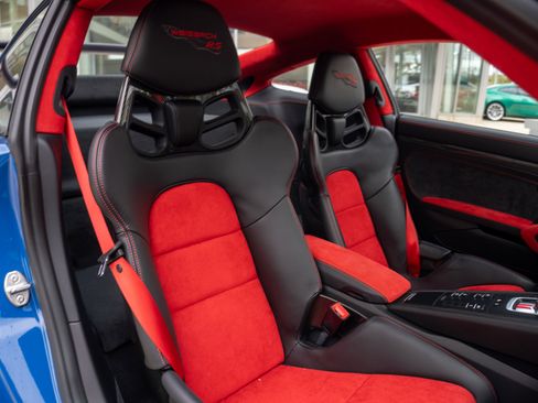 Used 2018 Porsche 911 GT2 RS image 23