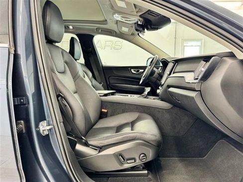 Used 2020 Volvo XC60 T6 Momentum AWD/4WD image 18